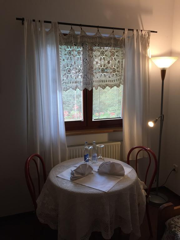 Restauracja Pensjonat Buda Кросно Экстерьер фото